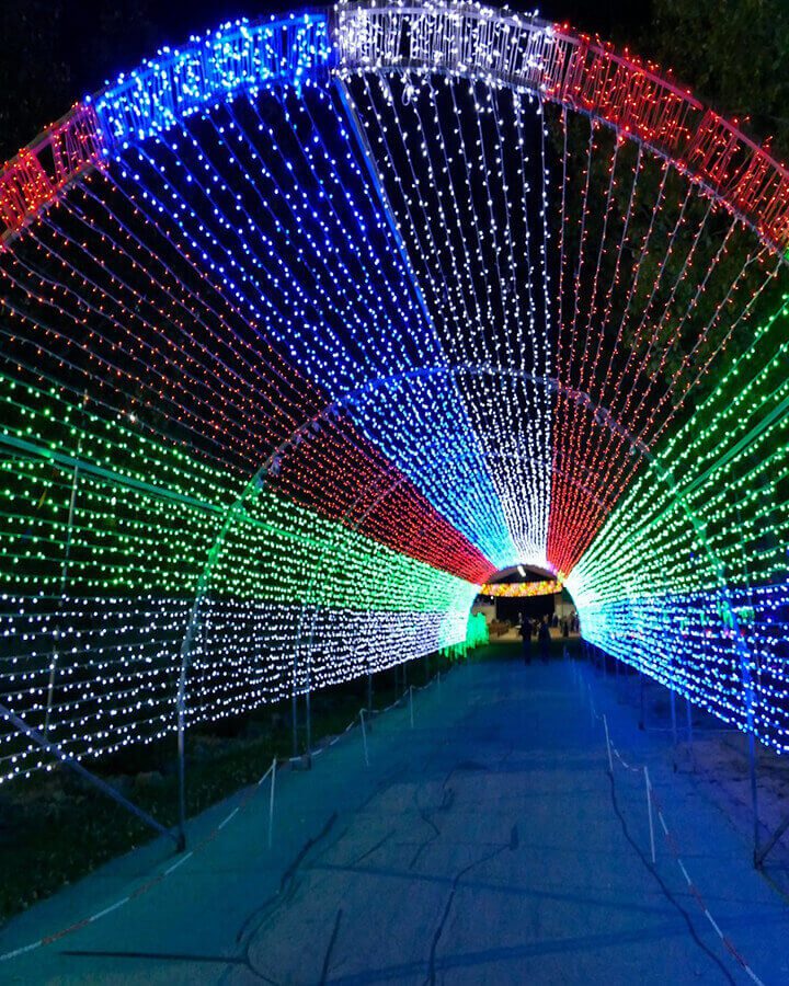 تونل نور هفت رنگ ریتمی با استفاده از ریسه های سیم شفاف یا سیم مشکی 320 ال ای دی چینی