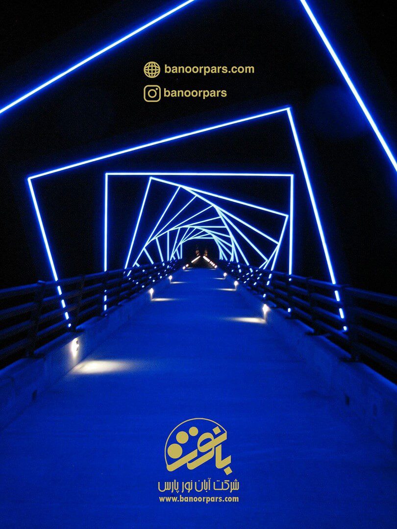 تونل نور مربع هندسی قابلیت ایجاد همه رنگ ها با استفاده از ریسه شلنگی و نواری هفت رنگ RGB