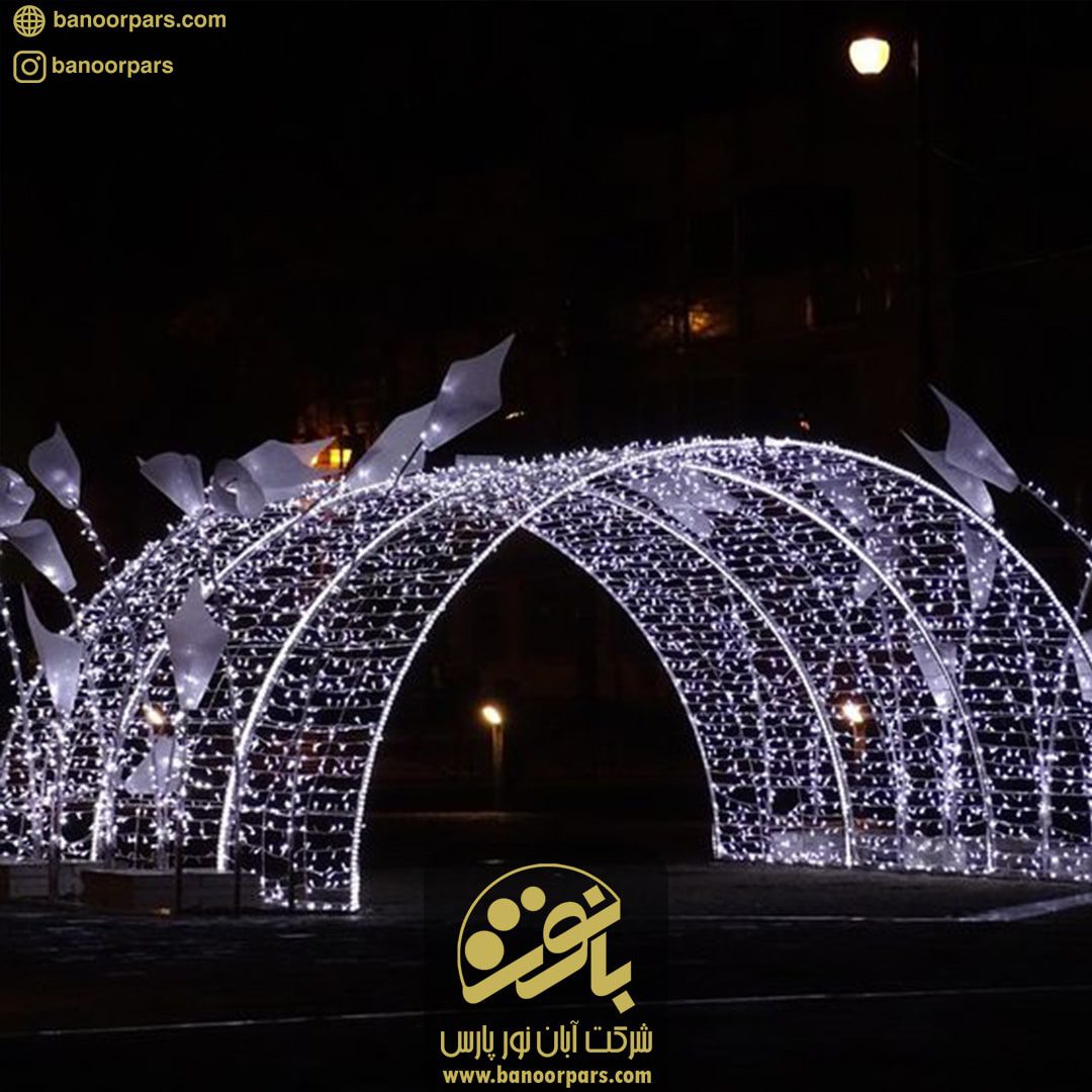 تونل نور کوچک ورودی به صورت هلال با استفاده از ریسه ال ای دی سوزنی سفید یخی