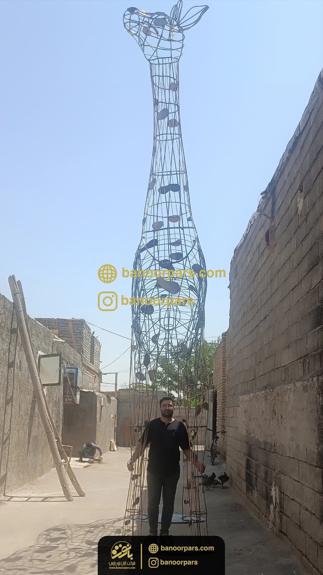 ساخت المان نوری زرافه به ارتفاع 6 متر